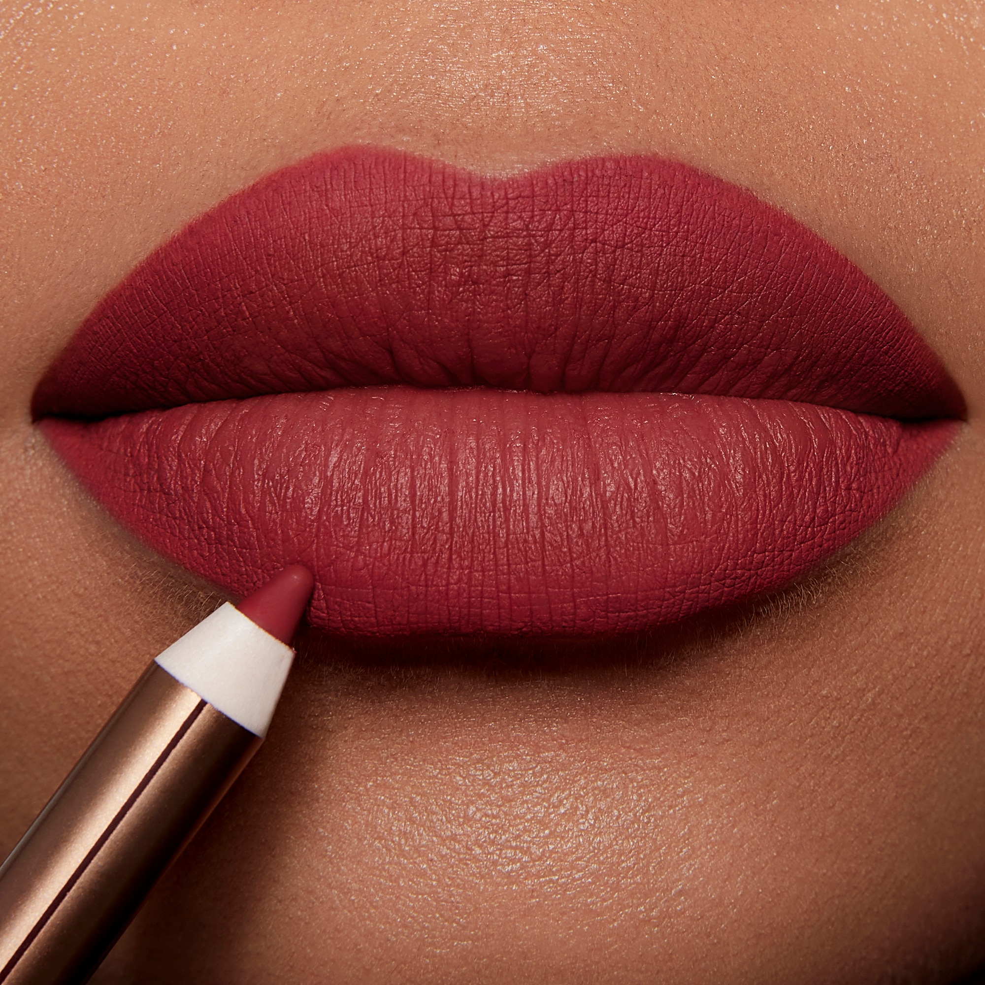 LIP CHEAT (LÁPIZ PARA LABIOS)